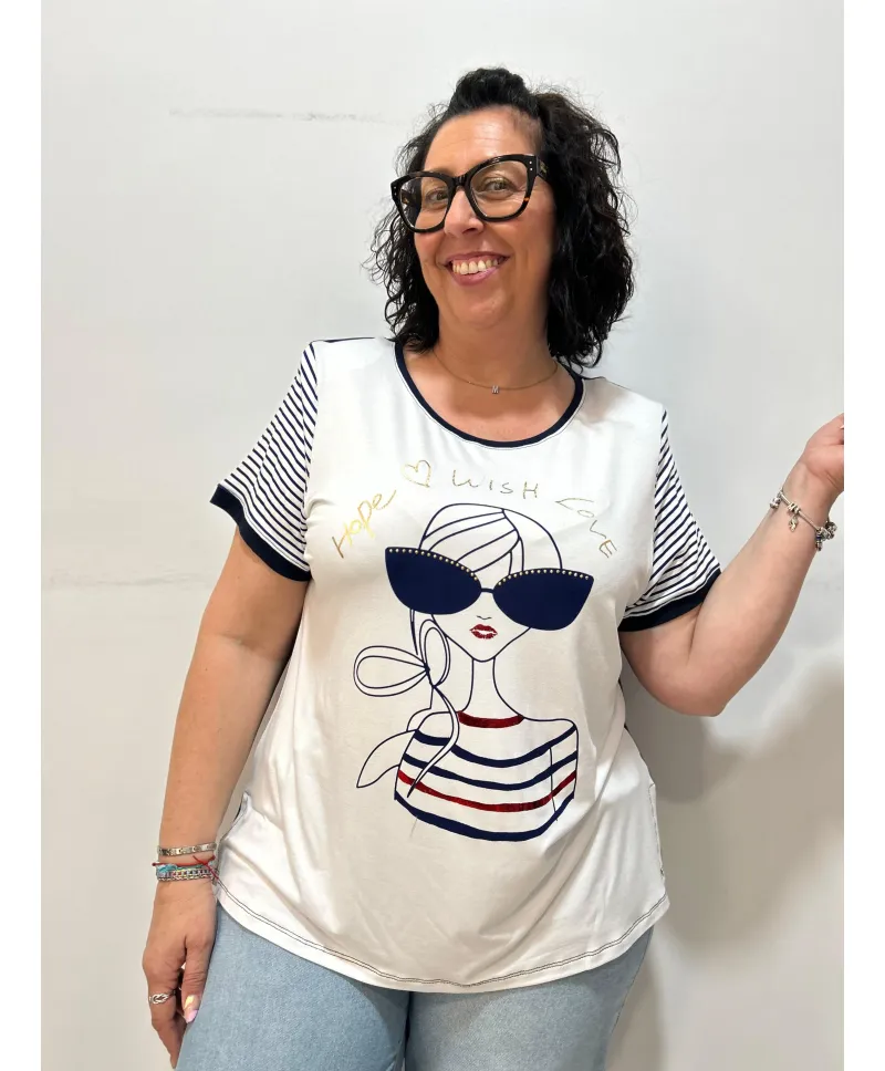 Camiseta chica Mishae - Ropa tallas grandes mujer moderna Camiseta chica Mishae - Ropa tallas grandes mujer moderna