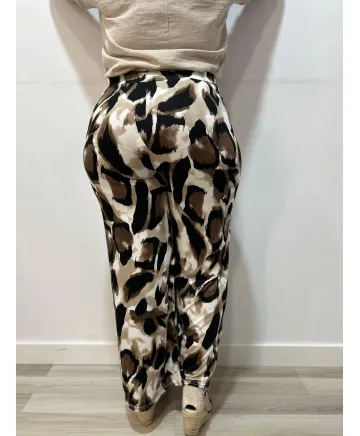 Pantalón beige Saiko - Ropa tallas grandes mujer moderna Pantalón beige Saiko - Ropa tallas grandes mujer moderna