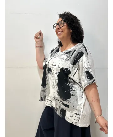 Camiseta graffiti - Ropa tallas grandes mujer moderna Camiseta graffiti - Ropa tallas grandes mujer moderna