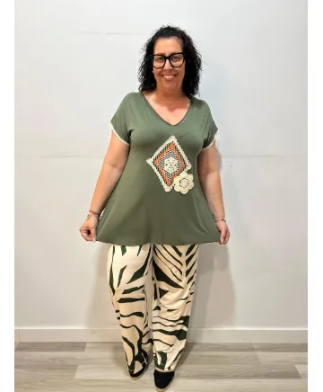 Camiseta caqui Tours - Ropa tallas grandes mujer moderna Camiseta caqui Tours - Ropa tallas grandes mujer moderna