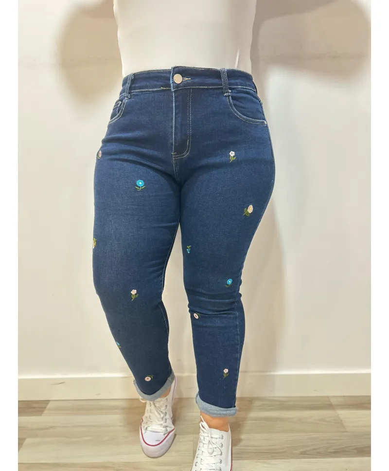 Pantalón bordado Tarragona - Nueva colección Tallas Grandes Pantalón bordado Tarragona - Nueva colección Tallas Grandes
