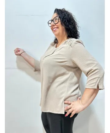 Blusa beige Calella - Ropa tallas grandes mujer moderna Blusa beige Calella - Ropa tallas grandes mujer moderna