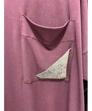 Camiseta triangulo granate Lama - Ropa tallas grandes mujer moderna