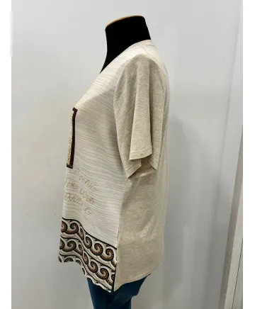 Camiseta beige Mariposa - Ropa tallas grandes mujer moderna