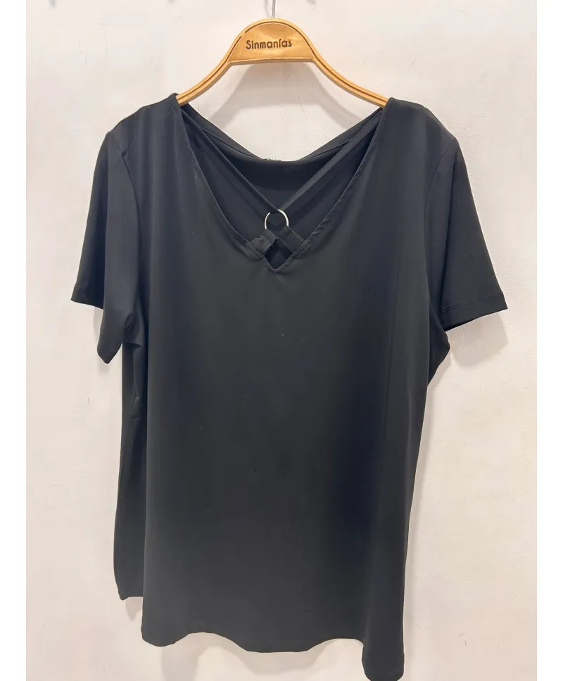Camiseta negra Anilla - Ropa tallas grandes mujer moderna