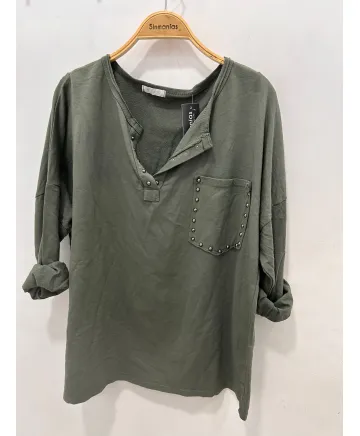 Camiseta pico Tachas - Ropa tallas grandes mujer moderna