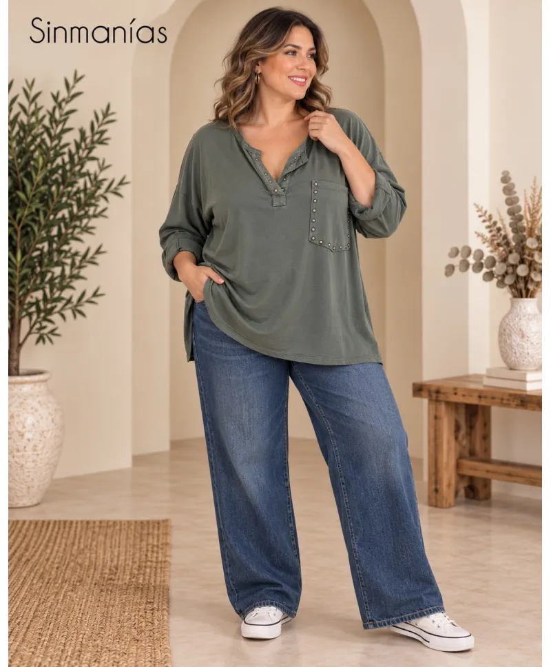Camiseta pico Tachas - Ropa tallas grandes mujer moderna